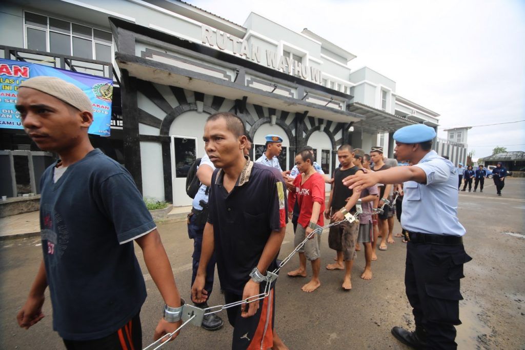 Hujan Gerimis Iringi Perpindahan Ribuan Narapidana