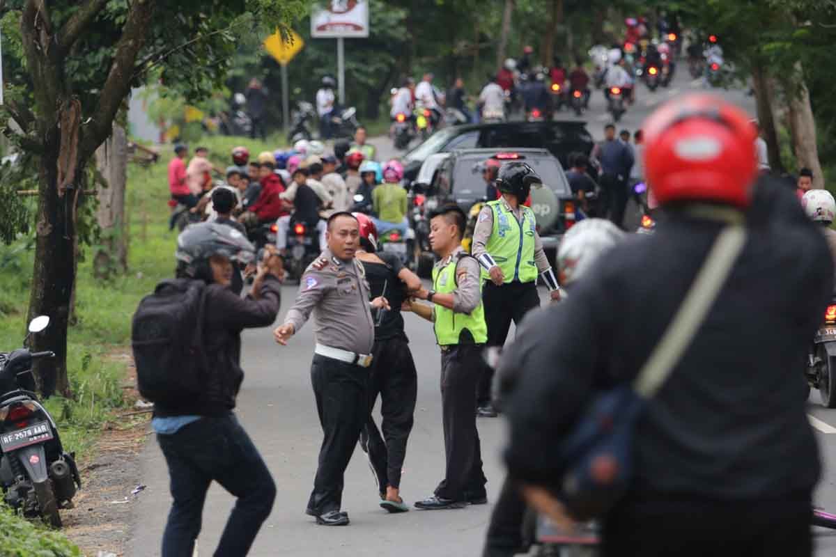 RAZIA STANDING MOTOR