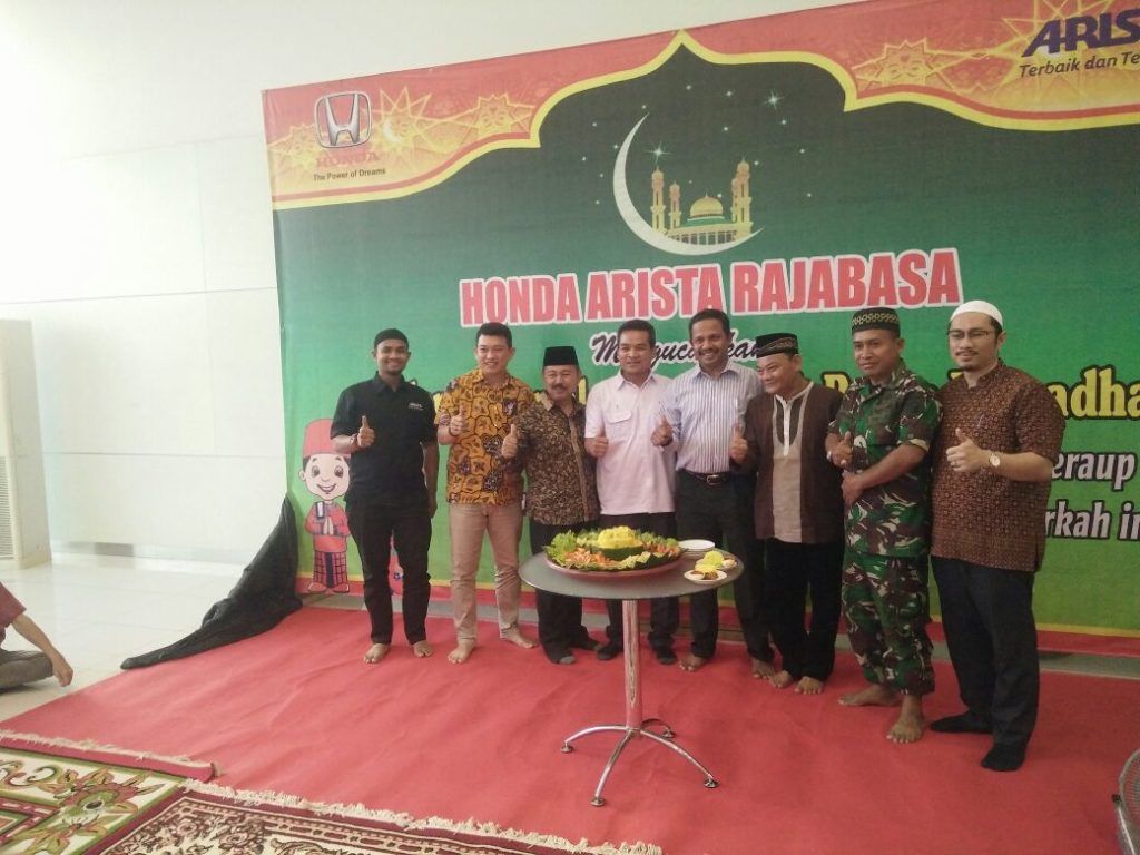 Honda Arista Rajabasa Berbagi Bersama Anak Yatim
