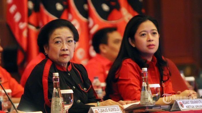 Ketua Bidang Politik dan Keamanan DPP PDI Perjuangan Puan Maharani(kanan)