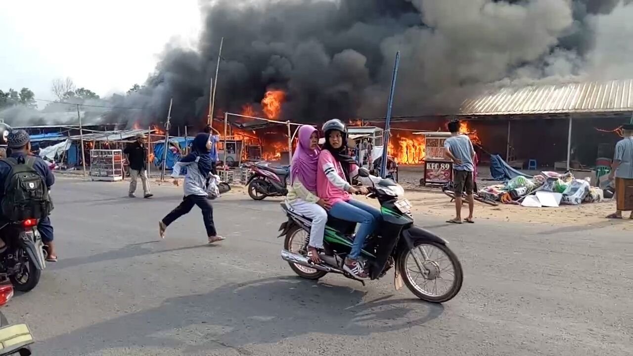 KEBAKARAN PASAR. Kebakaran kembali terjadi di Pasar Pulungkencana, Tulangbawang Tengah, Kamis (9/8).
ISTIMEWA