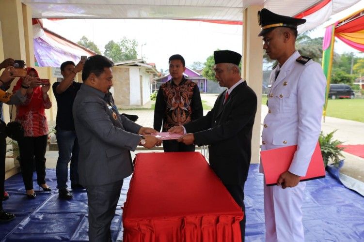 SERTIJAB CAMAT. Pemerintah Lampung Barat menggelar serah terima jabatan Muhammad Muazamsyah sebagai camat Balikbukit dan Hadi Susanto sebagai camat Sukau. DOK PEMKAB LAMPUNG BARAT