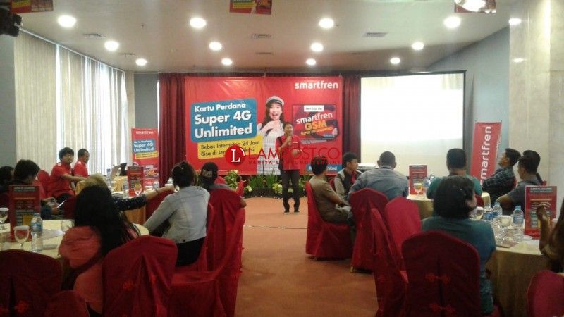 KUOTA SUPER BESAR. Smartfren meluncurkan dua produk terbaru berupa Super 4G Unlimited dan Super 4G Kuota di Hotel Horison, Kamis (20/9).
LAMPUNG POST/EFFRAN KURNIAWAN