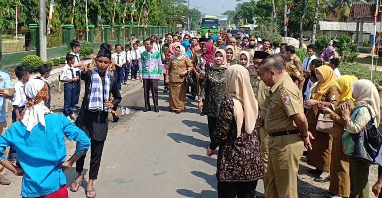 palang-pintu-sambut-tim-penilai-sekolah-sehat-di-tubaba