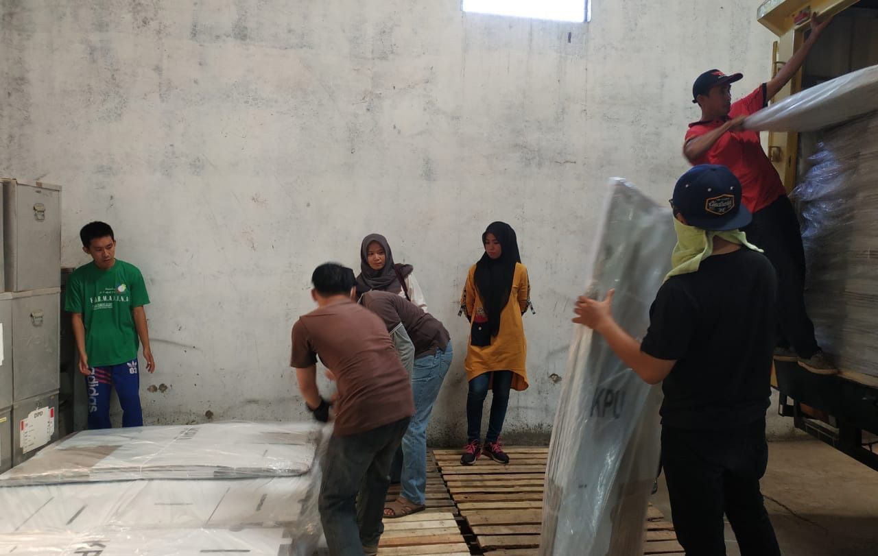 7.412 Bilik Suara Tiba di KPU Bandar Lampung