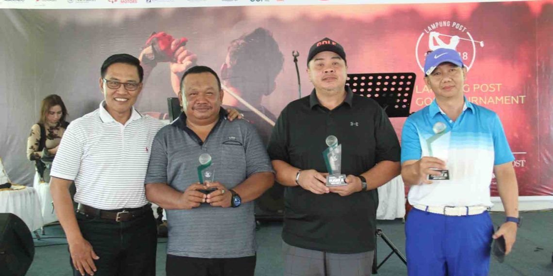 Juara kategori A-flight men diraih oleh Ali Kurniawan, Robby M, dan Triono Arifin.
LAMPUNG POST / SUKISNO