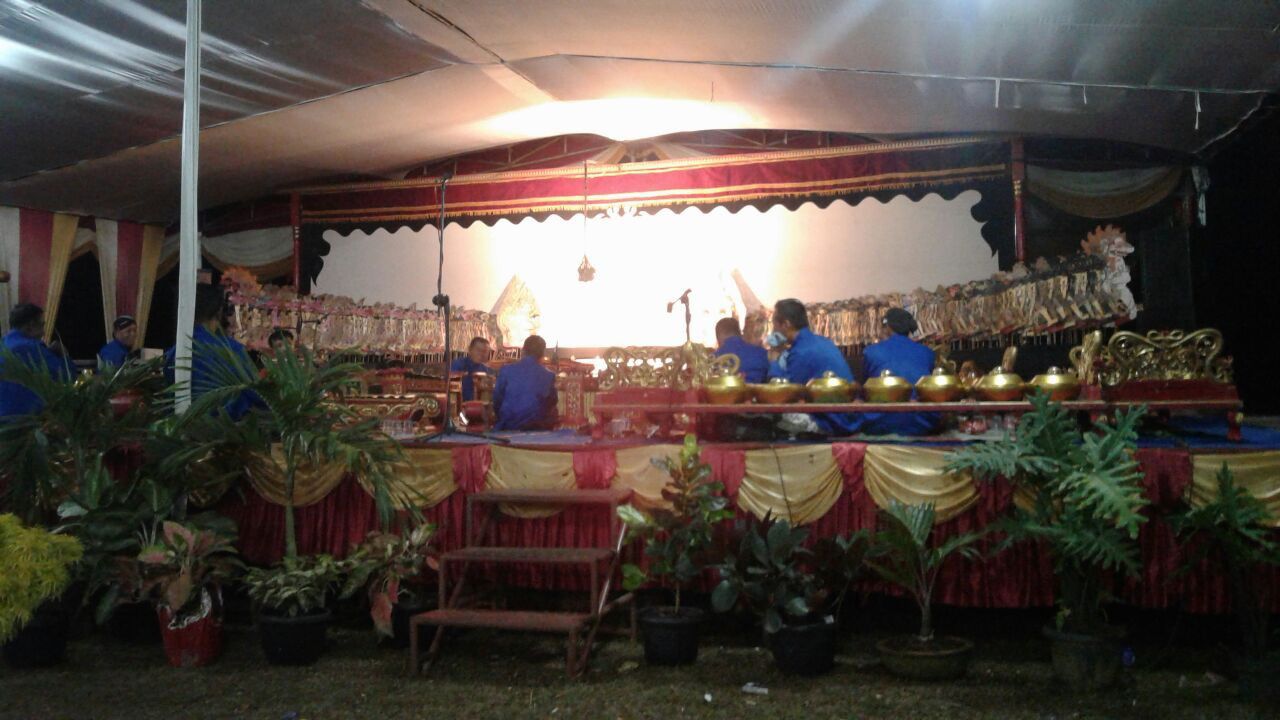 Pergelaran Wayang Kulit Tanamkan Kearifan Lokal