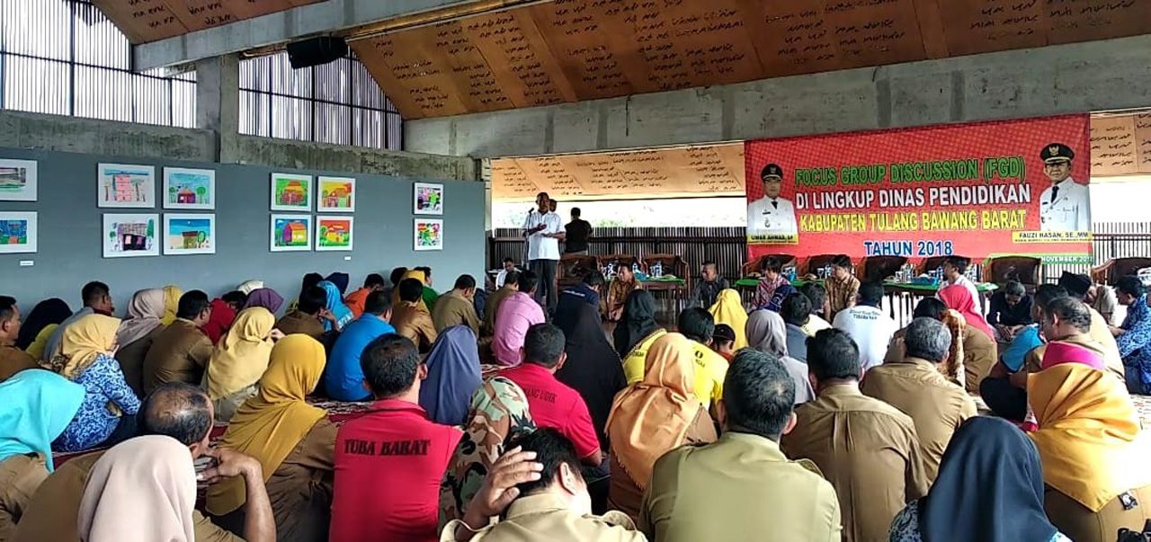 Datangkan CEO Uni Papua Bentuk Karakter Guru