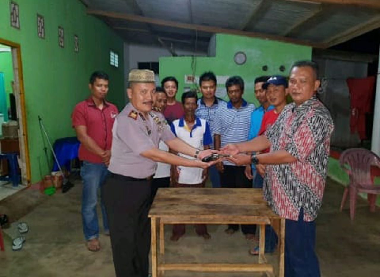 warga-tulungbalak-serahkan-sepucuk-senpi-rakitan