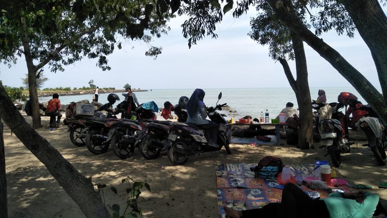 Hari Libur, Pantai Onaria Ramai Pengunjung
