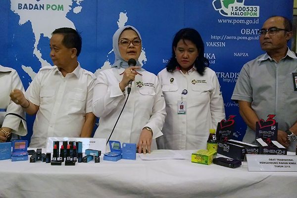 PUBLIC WARNING. Badan Pengawasan Obat dan Makanan menggelar Public Warning 2018 untuk mengumumkan kosmetik ilegal atau mengandung bahan dilarang/bahan berbahaya dan obat tradisional ilegal atau mengandung bahan kimia obat, di Jakarta, Rabu (14/11). MI/PUTRI ANISA YULIANI