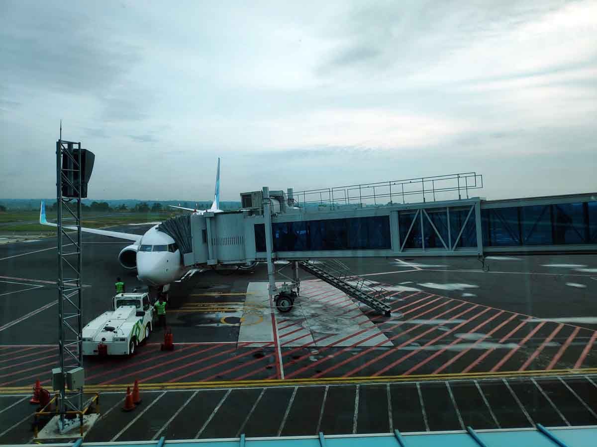 BANDARA RADIN INTEN II. Suasana Bandara Radin Inten II, Lampung Selatan, beberapa hari yang lalu. Berdasar pada total penumpang internasional dari Lampung, sebanyak 40% ke Singapura, 30% ke Kuala Lumpur, dan sisanya ke Jepang, Korea, serta Australia.
LAMPUNG POST/IKHSAN DWI NUR SATRIO