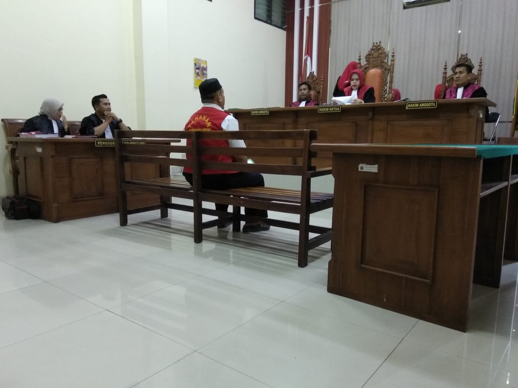 VONIS DOSEN CABUL. Dosen Unila yang mencabuli mahasiswi bimbingannya dihukum 16 bulan, Senin (26/11). LAMPUNG POST/FEBI HERUMANIKA