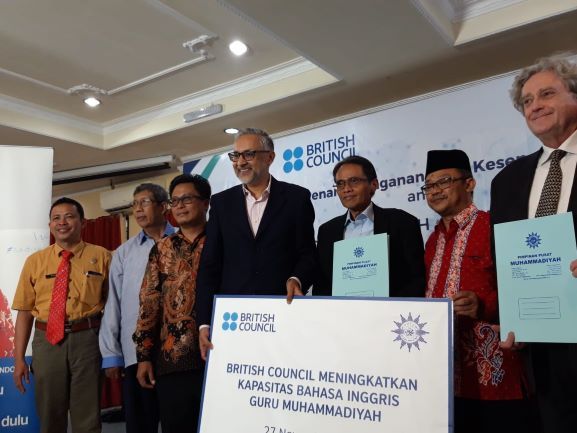 KOMPETENSI BAHASA INGGRIS. British Council dan PP Muhammadiyah menandatangani kerja sama pelatihan guru bahasa Inggris, di Jakarta, Selasa (27/11). Pelatihan terdiri atas daring dan luring, bergantung pilihan dan kenyamanan guru. (MEDCOM.ID/INTAN YUNELIA)