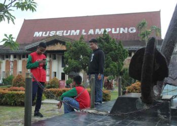 Anak-anak berlibur di Museum Lampung