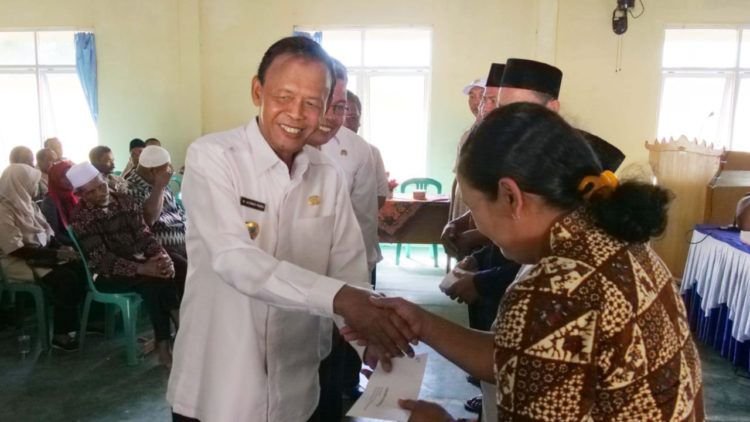 Pairin Bagikan Dana Insentif RT/RW