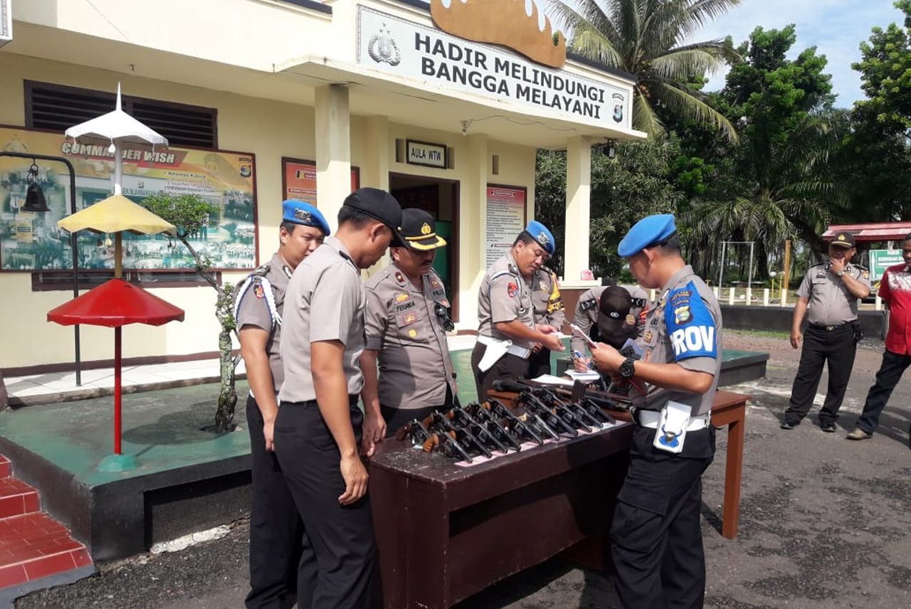 Polres Way Kanan Periksa Senpi Anggota