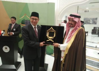 Pemkab Lamsel Berangkatkan 20 Warga Umrah