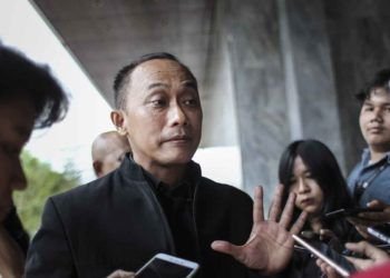 PENJUALAN BLANGKO KTP ELEKTRONIK. Dirjen Dukcapil Kemendagri Zudan Arif Fakrullohmenjawab pertanyaan wartawan mengenai temuan penjualan blangko KTP elektronik diJakarta, Kamis (6/12). Dalam keterangannya Kemendagri telah menemukan identitaspenjual yang berlokasi di Lampung serta melaporkan kejadian tersebut ke pihakkepolisian untuk dilakukan penyelidikan lebih lanjut.
ANTARA FOTO/Dhemas Reviyanto