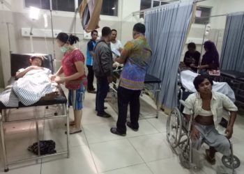 Kondisi Rumah Sakit Bob Bazar Kalianda, Lampung Selatan, yang dipadati pasien korban ombak besar. Lampost.co /perdhana