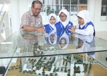 Mengunjungi Kampus Teknologi di Sumatera