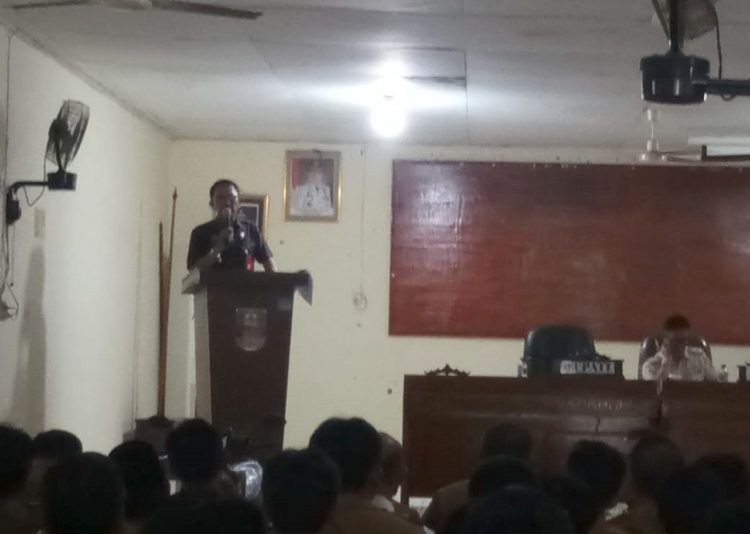 Peratin Harus Jadi Teladan Warganya