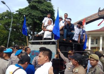 Masyarakat dan Pedagang Tuntut Perbaikan Jembatan