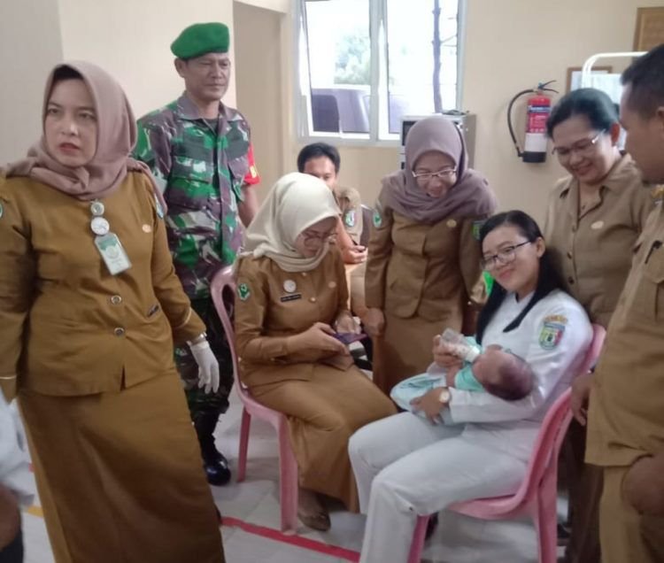 Warga Temukan Bayi Berusia 1,5 Bulan Dalam Kardus