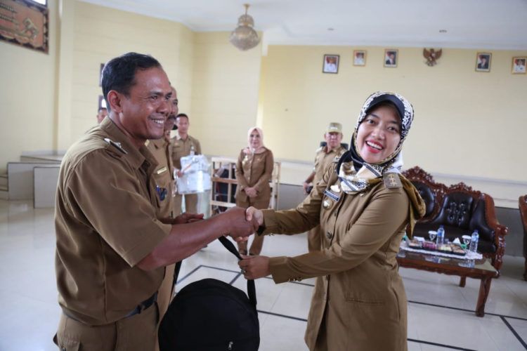 Bupati Lamtim Hibahkan Alat Seni bagi Desa Ramah Anak