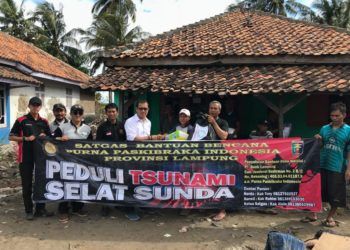 Purna-Paskibraka Indonesia Lampung Bantu Korban Tsunami