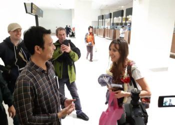 Turis Pertama Masuk Indonesia Mendapat Penghargaan