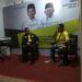 SILATURAHMI. Sekjen Partai Golkar Lodewijk Freidrich Paulus (kiri) saat silaturahmi internal partai Golkar serta peluncuran alat peraga kampanye  di Jalan KH Mas Mansyur, Bandar Lampung, Sabtu (26/1) malam. Sekjen Golkar itu mengatakan jika dia jatuh hati dengan Provinsi Lampung sehingga mencalonkan diri dari daerah pemilihan (DP) Lampung 1.
LAMPUNG POST/FEBI HERUMANIKA