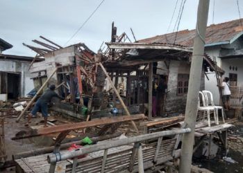 Angin Kencang Robohkan Rumah Janda
