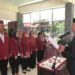 LANTIK PEJABAT. LANTIK PEJABAT. Rektor UTB Agus Mardihartono (kanan) melantik 25 pejabat struktural kampus setempat, akhir pekan lalu.  (ISTIMEWA)