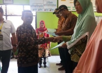 Warga Dua Desa di Palas Terima Sertifikat