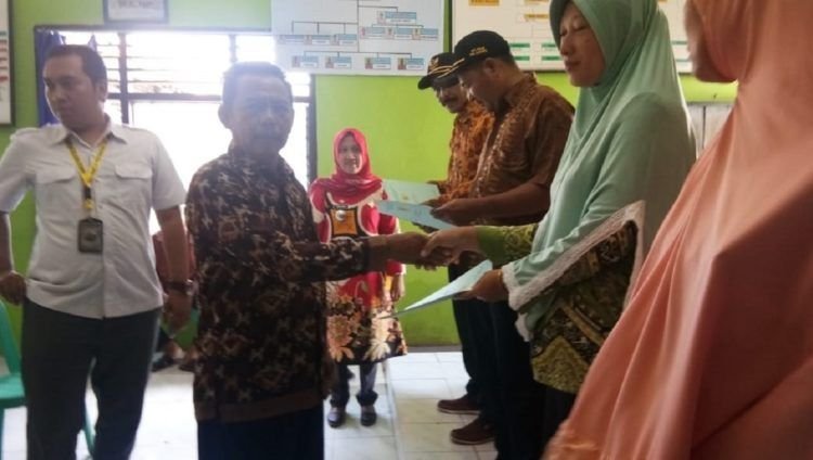 Warga Dua Desa di Palas Terima Sertifikat