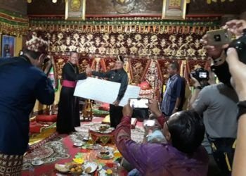 Uskup Pererat Persaudaraan dengan Kepaksian Pernong