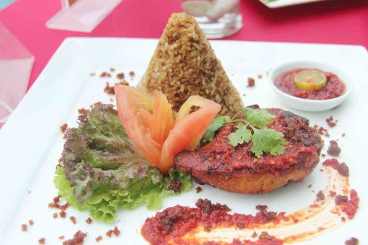 Gurih dan Lezat Ayam Krakatau