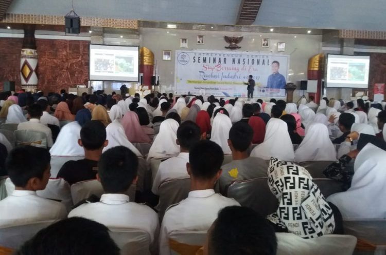 Ribuan Pelajar-Mahasiswa Ikuti Seminas Wimnus Lampung