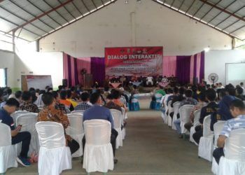 DIALOG. Polres Way Kanan menggelar dialog interaktif dalam rangka cooling system pada pemilihan umum legislatif dan Pilpres 2019. Agenda itu berlangsung di Balai Kampung Kalipapan, Kecamatan Negeriagung, Kamis (7/2).
DOK POLRES WAY KANAN