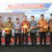 PERESMIAN DILER. Manajemen PT Mitsubishi Motors Krama Yudha Sales Indonesia dan Dipo Group meresmikan diler PT Dipo Internasional Pahala Otomotif, Krakatau, Medan, Sumatera Utara, Kamis (7/2). Outlet itu menjadi diler kendaraan penumpang Mitsubishi ke-126 di seluruh Indonesia.DOK MMKSI