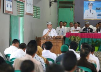 Bupati Pesawaran Dendi Ramadhona memberikan sambutan pada Forum Musrenbang, Kecamatan Gedongtataan, Rabu (27/2/2019). Foto: Dok/Humas Pemkab Pesawaran