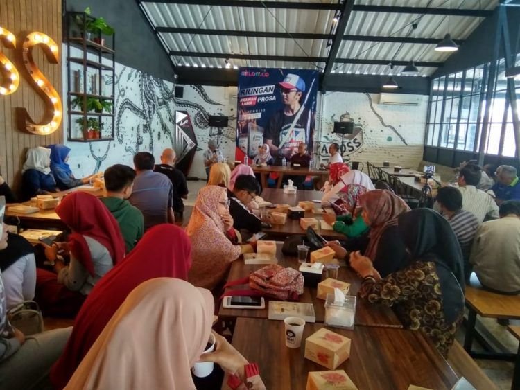 Suasana riungan prosa. (LAMPUNG POST/CHAIRIL ANWAR)