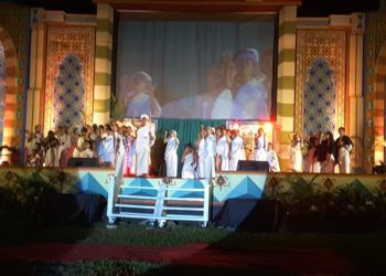 PERINGATAN HUT. Perguruan Diniyyah Putri Lampung menggelar berbagai kegiatan dalam rangka memperingati HUT ke-45, di antaranya apresiasi seni santri, di kampus setempat, akhir pekan lalu. (ISTIMEWA)
