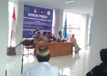 Diskusi Publik Peran Media Massa dalam Menangkal Isu Hoaks dan Menyukseskan Pemilu 17 April 2019, di ruang ruang Balai Wartawan Solfiyan Ahmad, Jalan Jenderal Ahmad Yani, Bandar Lampung, Selasa (26/2/2019). (Lampost.co/ Setiaji)