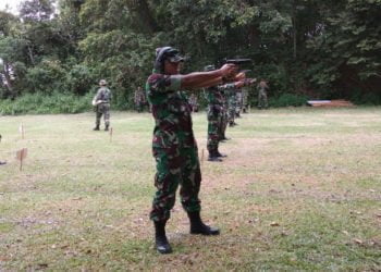 Anggota Kodim 0426 Asah Kemampuan Menembak