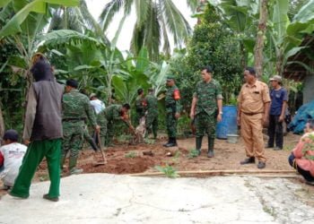 Kodim 0421/Lamsel Bedah Rumah Warga Katibung
