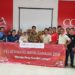 PELATIHAN KEWIRAUSAHAAN. Peserta dan pemateri berfoto bersama seusai pelatihan kewirausahaan sayur hidroponik yang diselenggarakan CCAI dan Lampung Post di auditorium pabrik CCAI Tanjungbintang, Rabu (13/3).LAMPUNG POST/EFFRAN KURNIAWAN