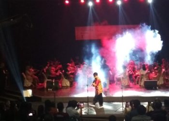 KONSER ORKESTRA. Suasana konser orkestra yang diisi musisi anak dan remaja di Taman Budaya, Sabtu (9/3). (LAMPUNG POST/ASRUL SEPTIAN)