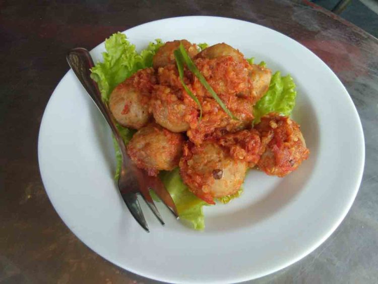 Menikmati Pedas Bakso Berontak